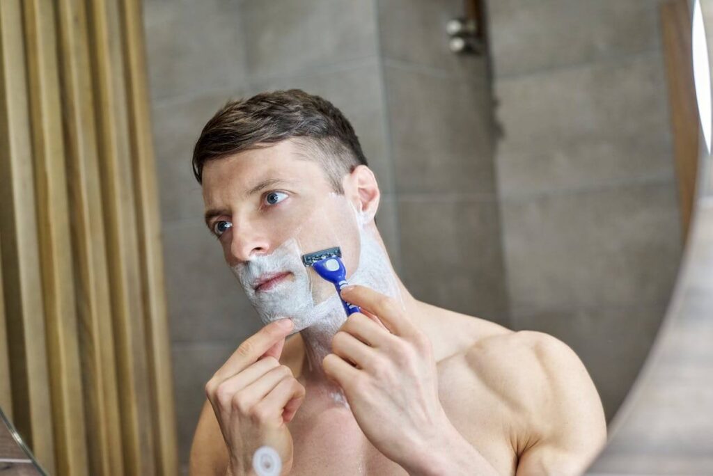 A men shaving his beard off