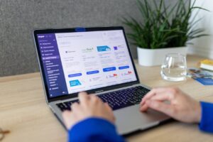 An image of Shopify and an AI